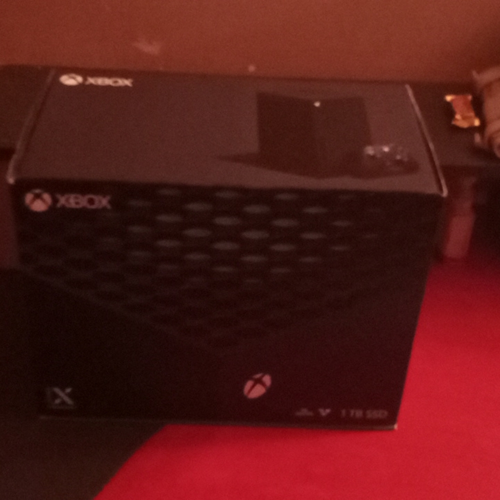 Xbox series x the color is black, It has 1 tb